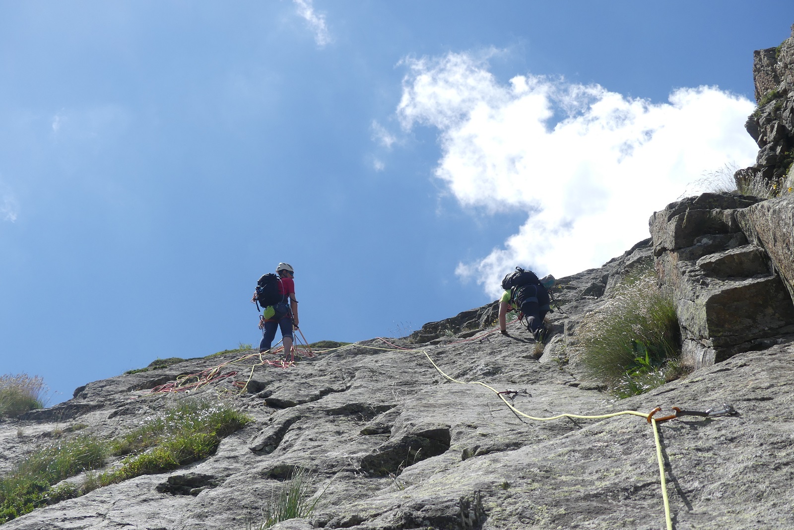 Photo de Seb au relais, assurant depuis le haut Charline qui le rejoint.
